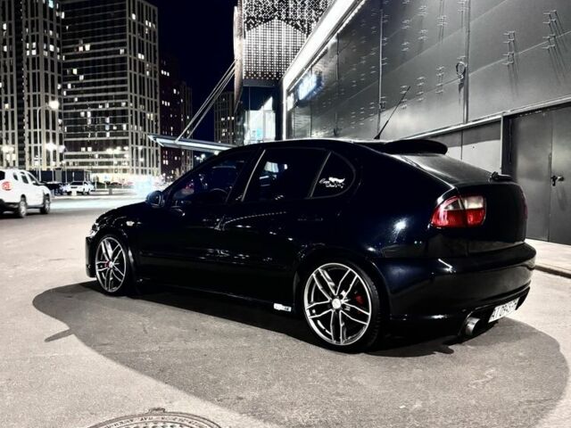 Черный Сеат Леон, объемом двигателя 1.8 л и пробегом 180 тыс. км за 6500 $, фото 2 на Automoto.ua