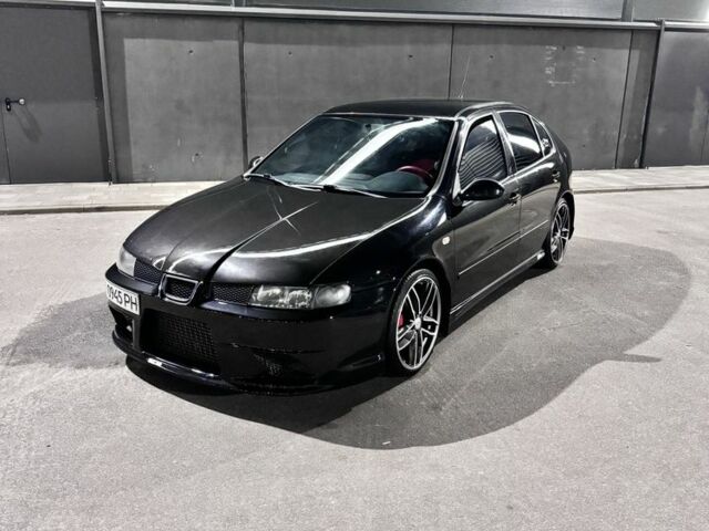 Черный Сеат Леон, объемом двигателя 1.8 л и пробегом 180 тыс. км за 6500 $, фото 4 на Automoto.ua