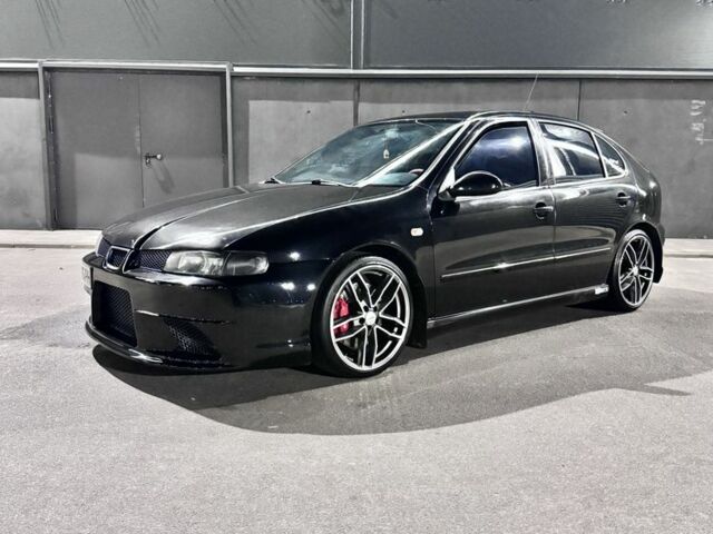 Черный Сеат Леон, объемом двигателя 1.8 л и пробегом 180 тыс. км за 6500 $, фото 2 на Automoto.ua