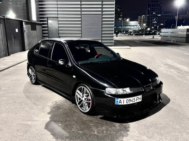 Черный Сеат Леон, объемом двигателя 1.8 л и пробегом 180 тыс. км за 6500 $, фото 4 на Automoto.ua