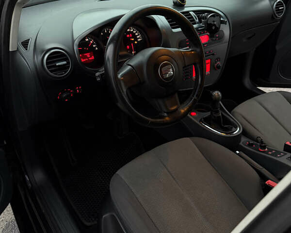 Черный Сеат Леон, объемом двигателя 1.6 л и пробегом 289 тыс. км за 5500 $, фото 18 на Automoto.ua