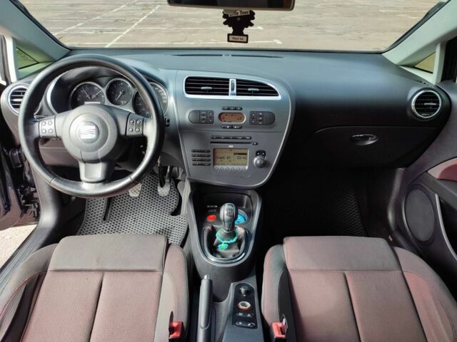 Черный Сеат Леон, объемом двигателя 2 л и пробегом 266 тыс. км за 6500 $, фото 2 на Automoto.ua