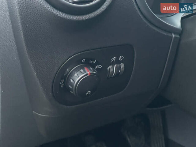 Черный Сеат Леон, объемом двигателя 1.6 л и пробегом 185 тыс. км за 5200 $, фото 22 на Automoto.ua