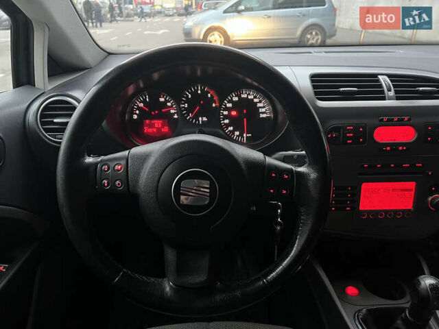 Черный Сеат Леон, объемом двигателя 2 л и пробегом 212 тыс. км за 4600 $, фото 13 на Automoto.ua