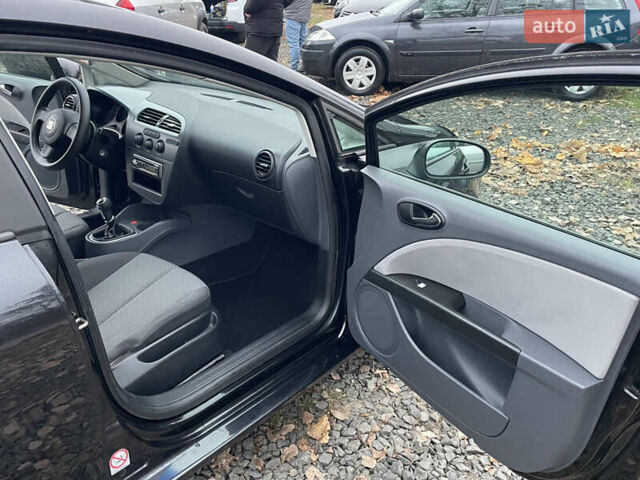 Черный Сеат Леон, объемом двигателя 1.6 л и пробегом 185 тыс. км за 5200 $, фото 17 на Automoto.ua