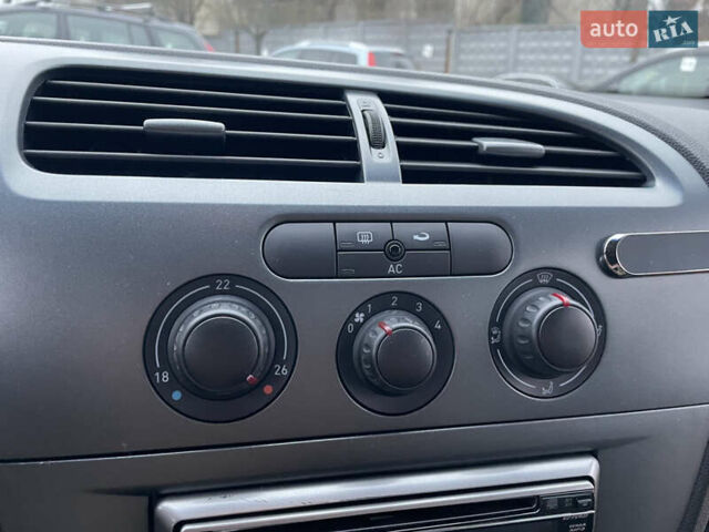 Черный Сеат Леон, объемом двигателя 1.6 л и пробегом 185 тыс. км за 5200 $, фото 23 на Automoto.ua