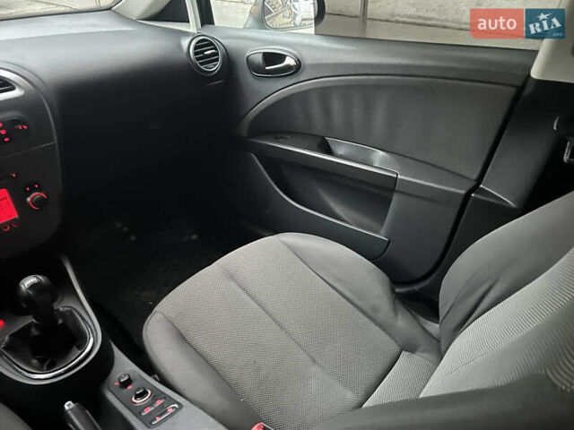 Черный Сеат Леон, объемом двигателя 2 л и пробегом 212 тыс. км за 4600 $, фото 16 на Automoto.ua