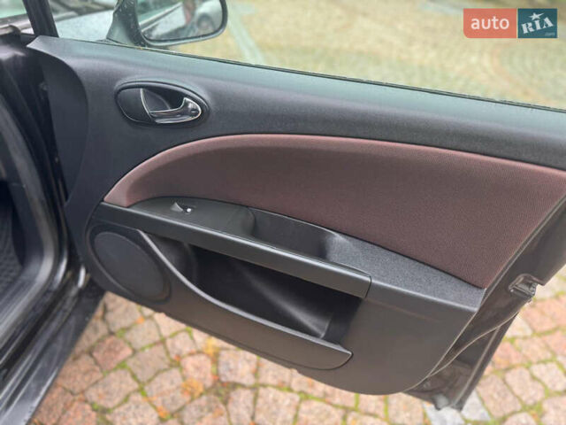 Черный Сеат Леон, объемом двигателя 1.6 л и пробегом 248 тыс. км за 4450 $, фото 11 на Automoto.ua