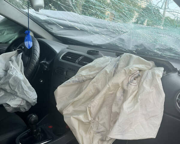 Чорний Сеат Leon, об'ємом двигуна 1.6 л та пробігом 275 тис. км за 2000 $, фото 3 на Automoto.ua