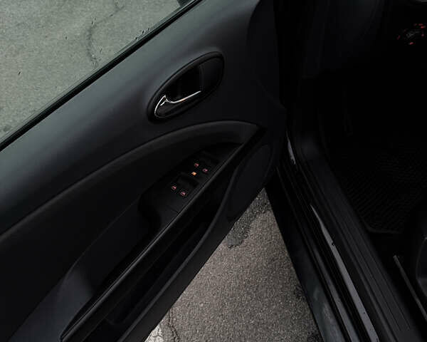 Черный Сеат Леон, объемом двигателя 1.6 л и пробегом 289 тыс. км за 5500 $, фото 10 на Automoto.ua