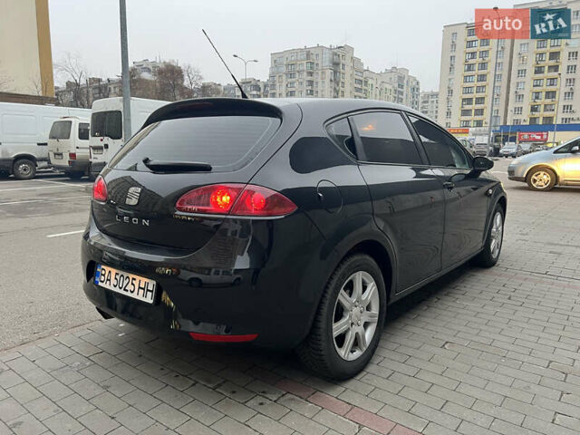 Черный Сеат Леон, объемом двигателя 2 л и пробегом 212 тыс. км за 4600 $, фото 2 на Automoto.ua