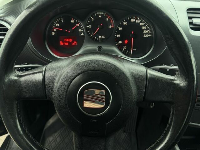 Черный Сеат Леон, объемом двигателя 1.9 л и пробегом 313 тыс. км за 2950 $, фото 8 на Automoto.ua