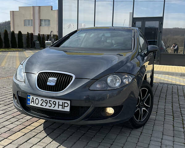 Чорний Сеат Leon, об'ємом двигуна 2 л та пробігом 270 тис. км за 5850 $, фото 1 на Automoto.ua