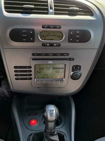 Чорний Сеат Leon, об'ємом двигуна 1.6 л та пробігом 127 тис. км за 5500 $, фото 3 на Automoto.ua