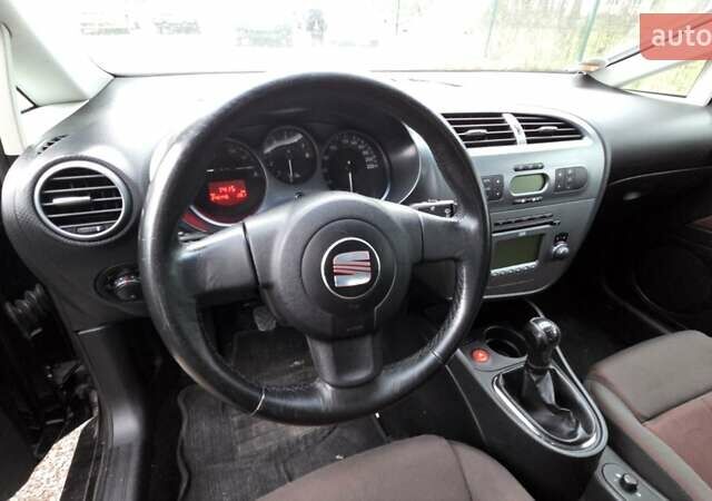 Черный Сеат Леон, объемом двигателя 1.6 л и пробегом 246 тыс. км за 5800 $, фото 20 на Automoto.ua