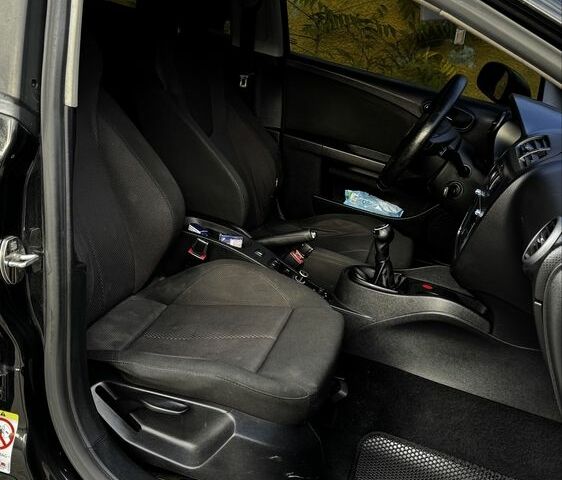 Сеат Леон 2007 в Одессе на Automoto.ua Черный Сеат Леон, объемом двигателя 1.9 л и пробегом 400 тыс. км за 4999 $, фото 9 на Automoto.ua