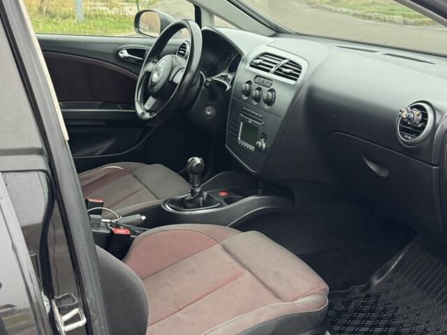 Черный Сеат Леон, объемом двигателя 1.9 л и пробегом 313 тыс. км за 2950 $, фото 12 на Automoto.ua