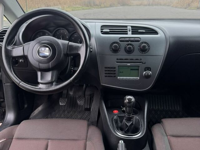 Черный Сеат Леон, объемом двигателя 1.9 л и пробегом 313 тыс. км за 2950 $, фото 13 на Automoto.ua