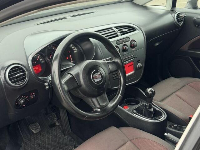 Черный Сеат Леон, объемом двигателя 1.9 л и пробегом 313 тыс. км за 2950 $, фото 9 на Automoto.ua