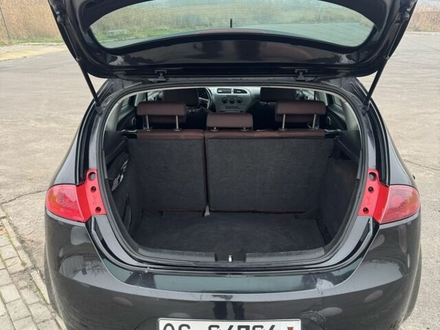 Черный Сеат Леон, объемом двигателя 1.9 л и пробегом 313 тыс. км за 2950 $, фото 11 на Automoto.ua