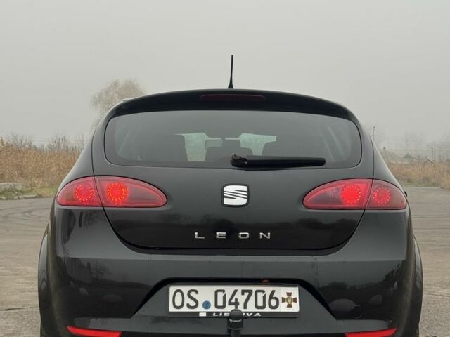 Черный Сеат Леон, объемом двигателя 1.9 л и пробегом 313 тыс. км за 2950 $, фото 5 на Automoto.ua