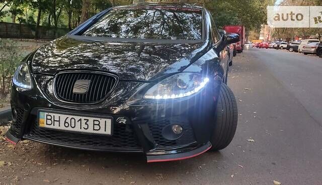 Чорний Сеат Leon, об'ємом двигуна 2 л та пробігом 198 тис. км за 5700 $, фото 2 на Automoto.ua