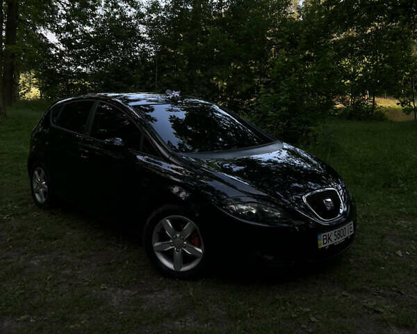 Черный Сеат Леон, объемом двигателя 1.8 л и пробегом 255 тыс. км за 5300 $, фото 1 на Automoto.ua
