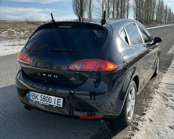 Черный Сеат Леон, объемом двигателя 1.8 л и пробегом 255 тыс. км за 5300 $, фото 10 на Automoto.ua