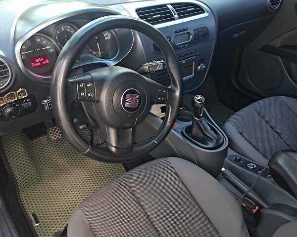 Черный Сеат Леон, объемом двигателя 1.8 л и пробегом 260 тыс. км за 5888 $, фото 6 на Automoto.ua
