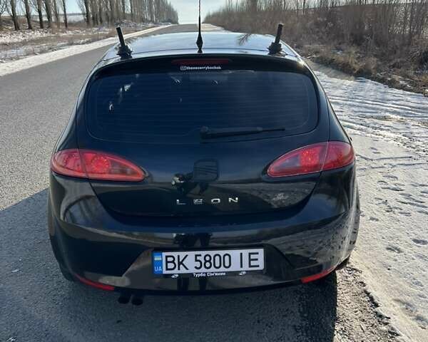 Черный Сеат Леон, объемом двигателя 1.8 л и пробегом 255 тыс. км за 5300 $, фото 11 на Automoto.ua