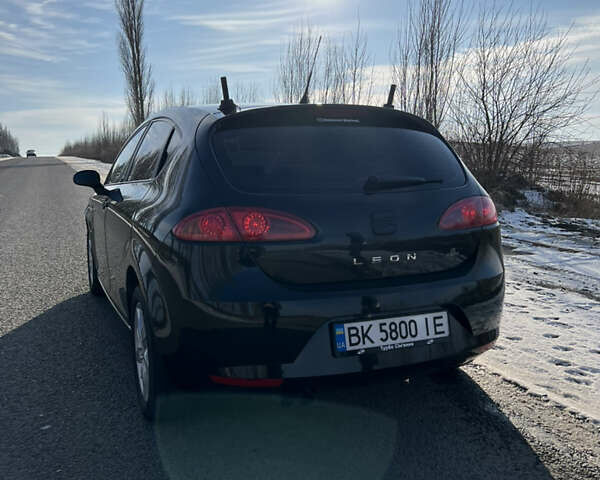 Черный Сеат Леон, объемом двигателя 1.8 л и пробегом 255 тыс. км за 5300 $, фото 12 на Automoto.ua
