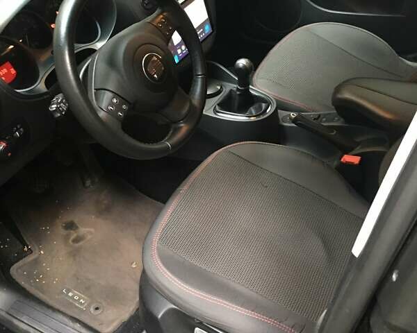 Чорний Сеат Leon, об'ємом двигуна 2 л та пробігом 34 тис. км за 10500 $, фото 4 на Automoto.ua