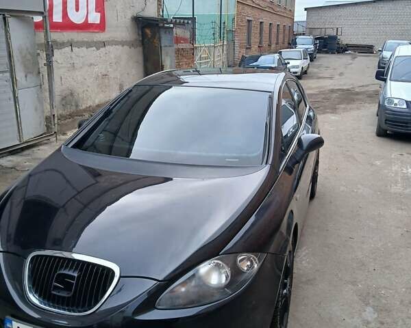 Черный Сеат Леон, объемом двигателя 1.8 л и пробегом 179 тыс. км за 5200 $, фото 4 на Automoto.ua