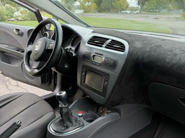 Чорний Сеат Leon, об'ємом двигуна 1.8 л та пробігом 286 тис. км за 5700 $, фото 7 на Automoto.ua
