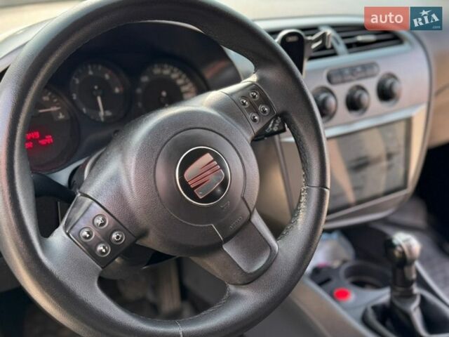 Черный Сеат Леон, объемом двигателя 1.9 л и пробегом 202 тыс. км за 5999 $, фото 7 на Automoto.ua