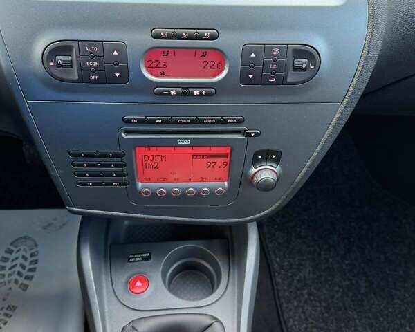 Черный Сеат Леон, объемом двигателя 1.8 л и пробегом 141 тыс. км за 5600 $, фото 34 на Automoto.ua