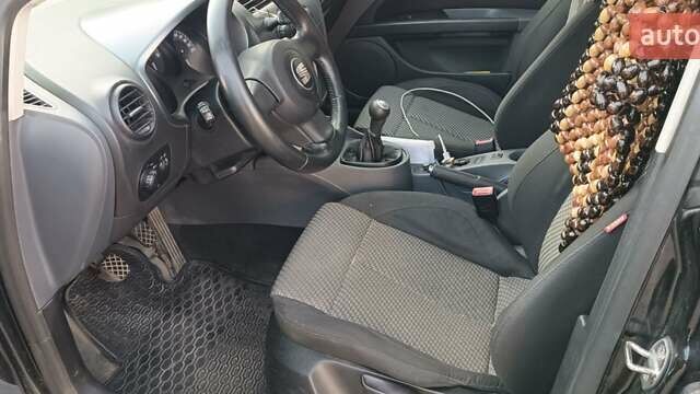 Чорний Сеат Leon, об'ємом двигуна 1.4 л та пробігом 230 тис. км за 5850 $, фото 5 на Automoto.ua