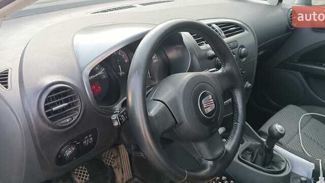Чорний Сеат Leon, об'ємом двигуна 1.4 л та пробігом 230 тис. км за 5850 $, фото 4 на Automoto.ua