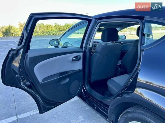 Черный Сеат Леон, объемом двигателя 1.39 л и пробегом 90 тыс. км за 9300 $, фото 12 на Automoto.ua