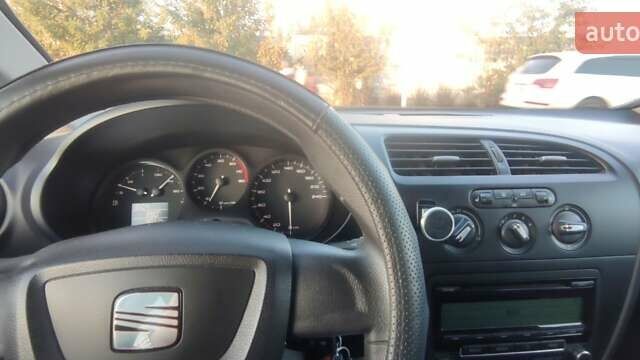 Черный Сеат Леон, объемом двигателя 1.39 л и пробегом 180 тыс. км за 6500 $, фото 13 на Automoto.ua