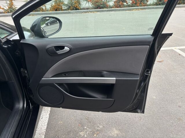 Черный Сеат Леон, объемом двигателя 1.4 л и пробегом 200 тыс. км за 6600 $, фото 13 на Automoto.ua