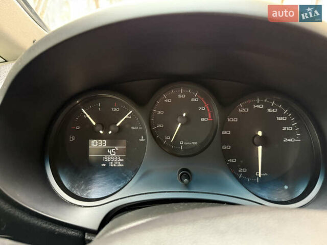 Черный Сеат Леон, объемом двигателя 1.39 л и пробегом 199 тыс. км за 5700 $, фото 10 на Automoto.ua