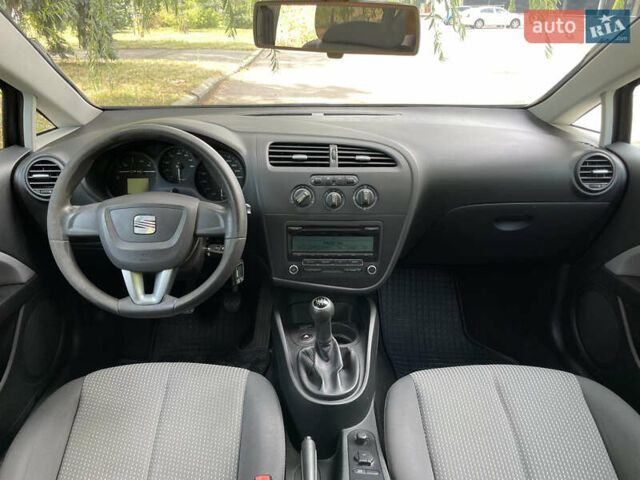 Чорний Сеат Leon, об'ємом двигуна 1.39 л та пробігом 96 тис. км за 7990 $, фото 23 на Automoto.ua