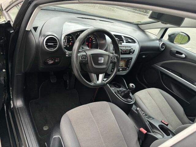 Черный Сеат Леон, объемом двигателя 1.4 л и пробегом 200 тыс. км за 6600 $, фото 7 на Automoto.ua