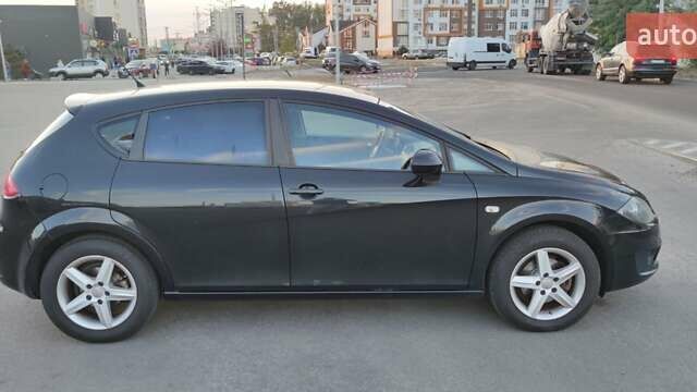 Черный Сеат Леон, объемом двигателя 1.39 л и пробегом 180 тыс. км за 6500 $, фото 4 на Automoto.ua