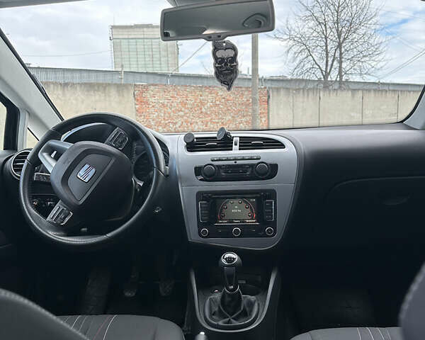 Черный Сеат Леон, объемом двигателя 1.4 л и пробегом 174 тыс. км за 7000 $, фото 25 на Automoto.ua