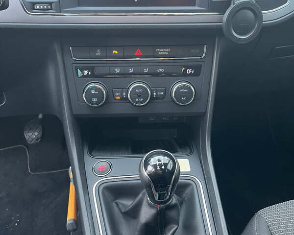Чорний Сеат Leon, об'ємом двигуна 1.6 л та пробігом 208 тис. км за 16000 $, фото 13 на Automoto.ua