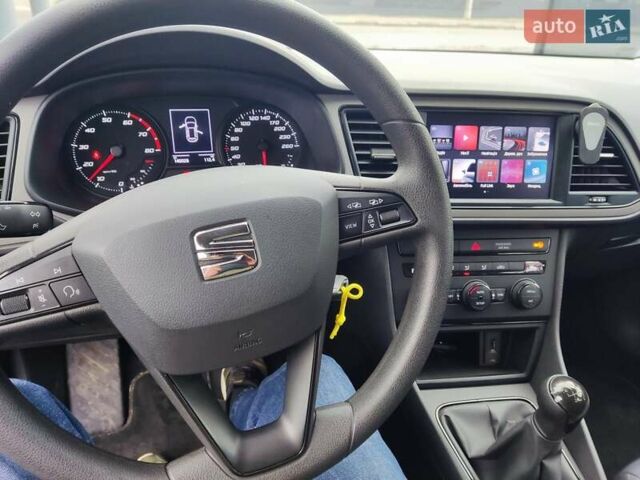 Черный Сеат Леон, объемом двигателя 1 л и пробегом 166 тыс. км за 8000 $, фото 3 на Automoto.ua