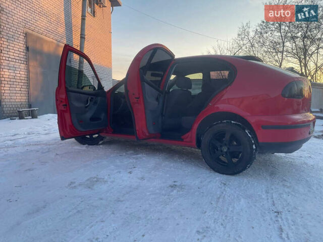 Червоний Сеат Leon, об'ємом двигуна 1.6 л та пробігом 200 тис. км за 3800 $, фото 4 на Automoto.ua