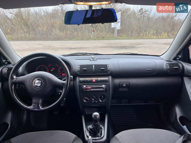 Красный Сеат Леон, объемом двигателя 1.6 л и пробегом 165 тыс. км за 4300 $, фото 12 на Automoto.ua